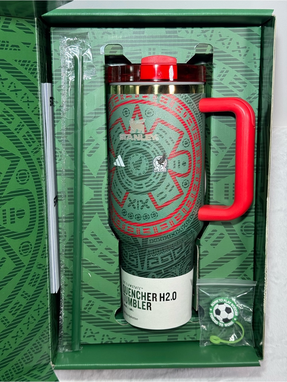 Stanley Quencher H2.0 Tumbler - Green with Red Handle Mexico 🇲🇽